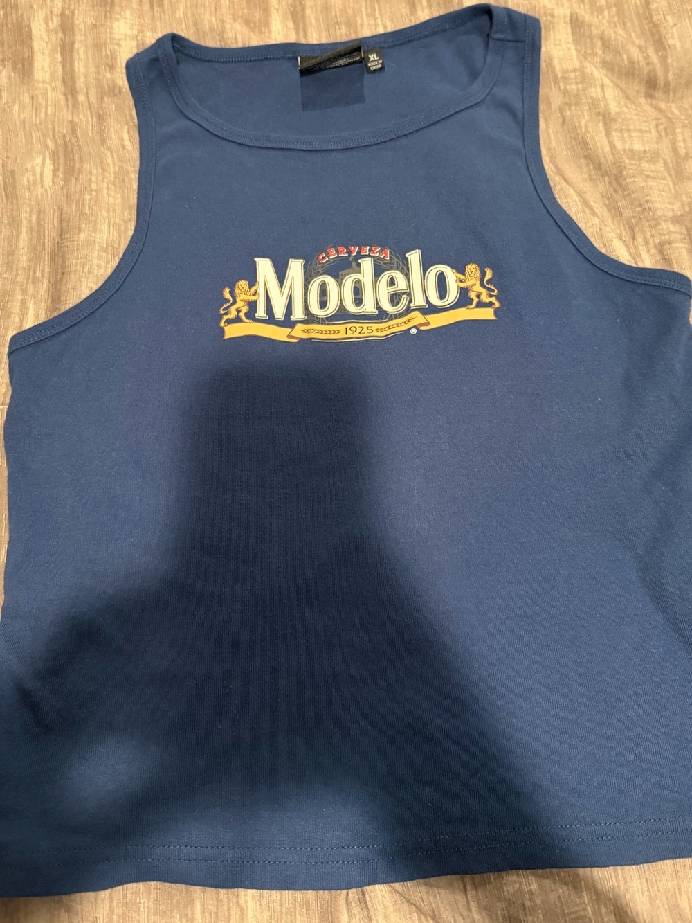 Modelo Navy Tank Top